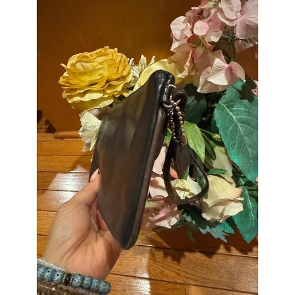 Coach Y2K leather Button Pocket Wristlet (600 - Picture 4 of 6